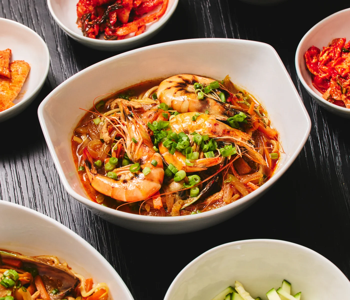 Jjamppong (Korean Seafood Noodle Soup)